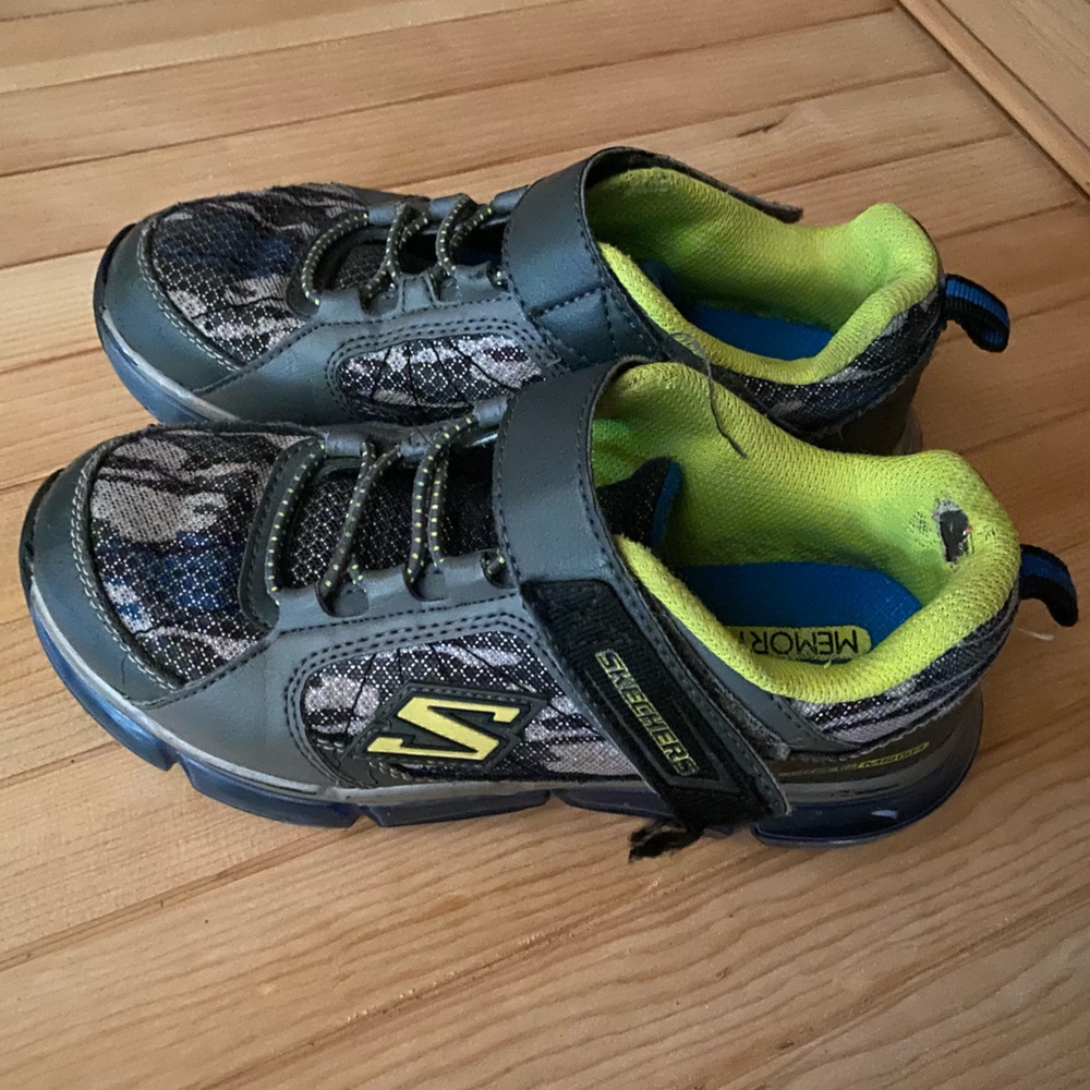 Skechers boys Size 2